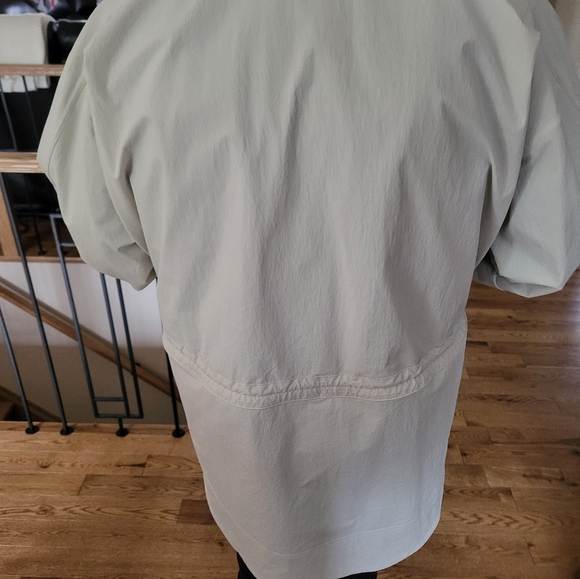 Lululemon bone coloured fall jacket Cinch waist size medium - Picture 4 of 5